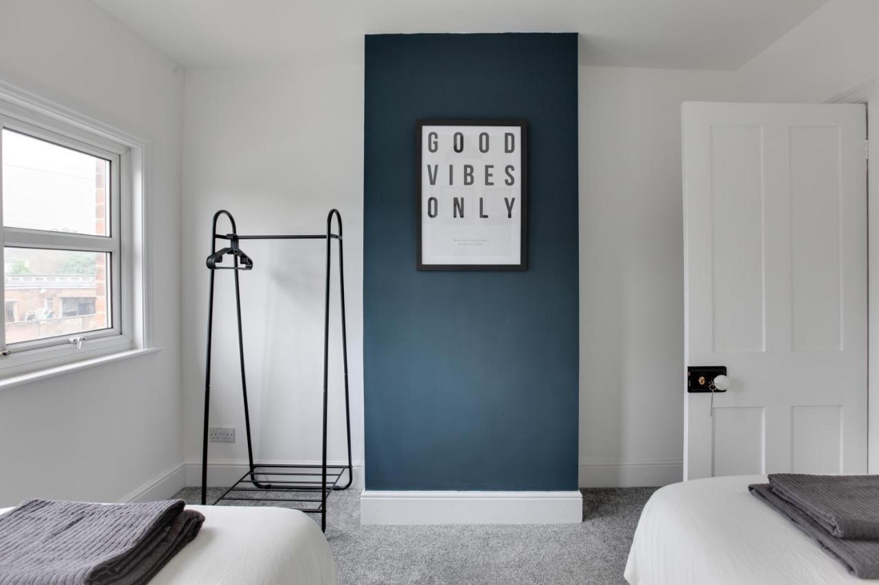 Spacious Three Bedroom House - Free Parking & Wifi チェルムスフォード エクステリア 写真